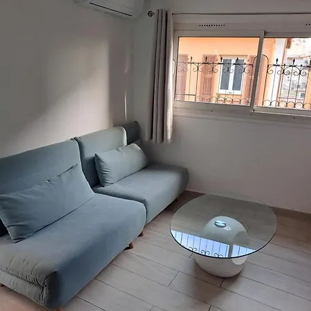 Dans Le Apartment *