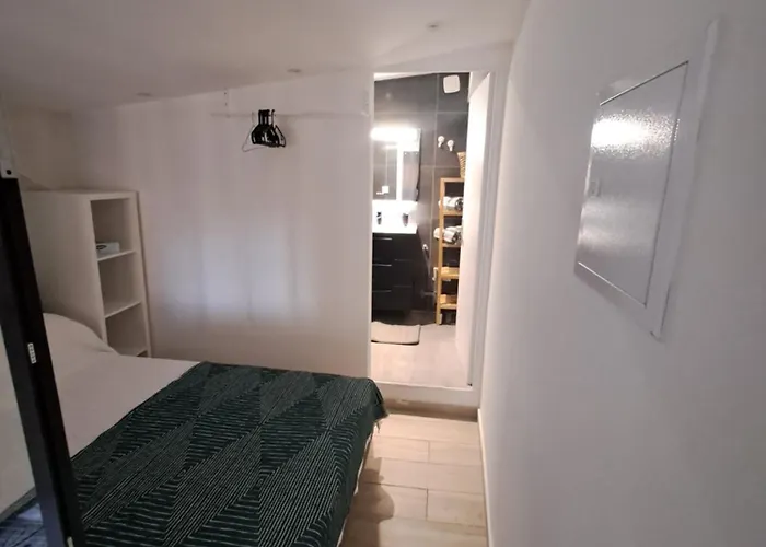 Dans Le Apartment